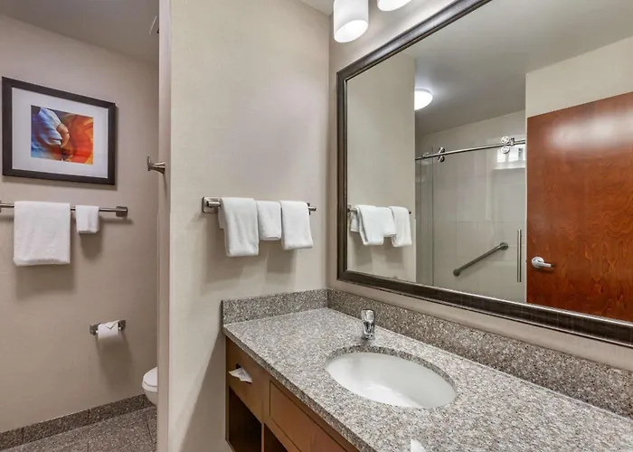 Drury Plaza Phoenix Hotel 4*