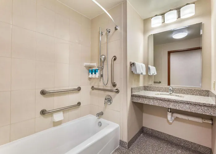 Drury Plaza Phoenix 4*