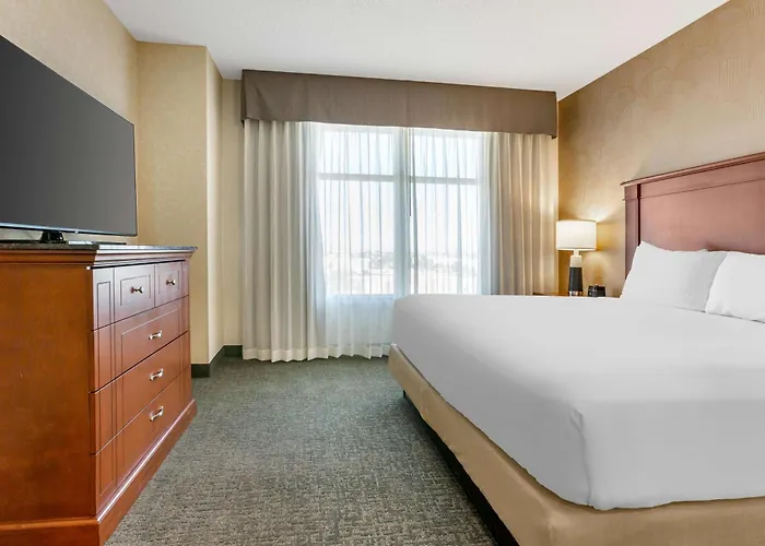 Drury Plaza Phoenix Hotel 4*